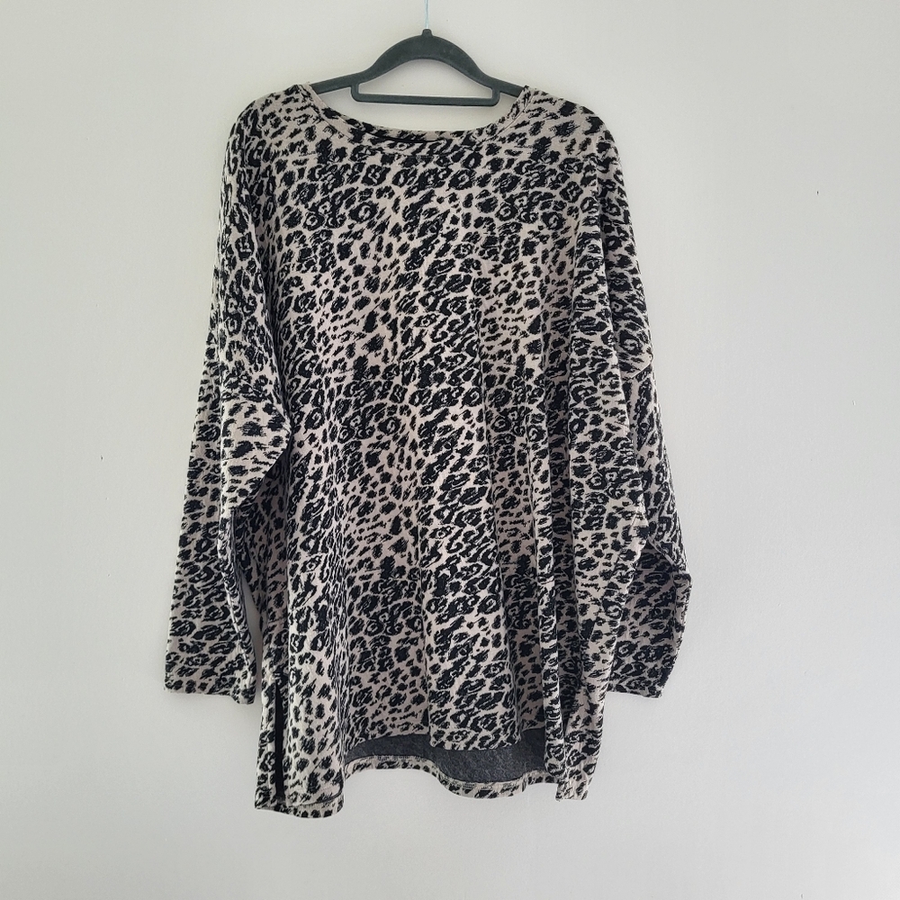 Chico's Tunic Top Womens  XL Leopard Print Oversized Relaxed Knit Long Sleeve